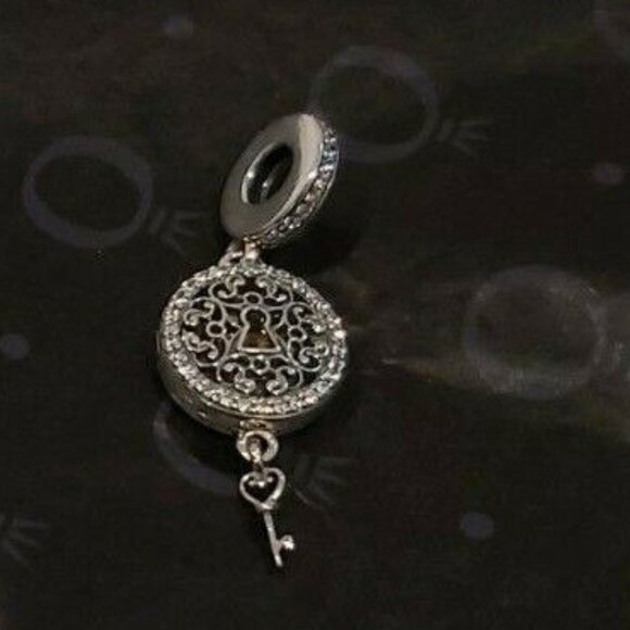 Authentic Pandora Sterling Silver *RETIRED* Regal Key Dangle Charm 797660CZ - Picture 9 of 13